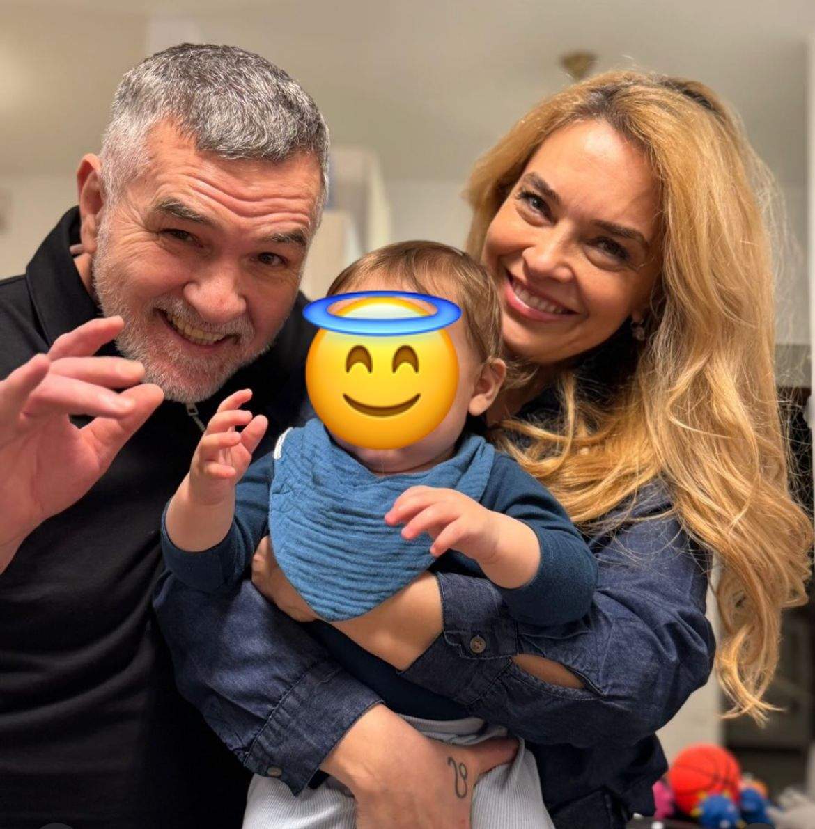leonard doroftei si sotia lui impreuna cu nepotelul