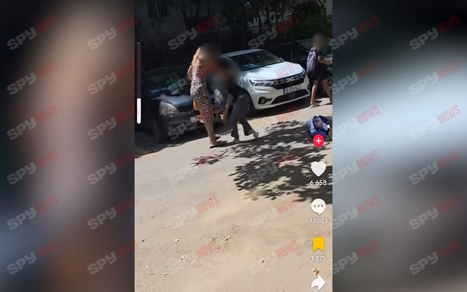 Imagini halucinante! O mamă și-a abuzat fiica în plină stradă, în Constanța: ”Sunați la Protecția Copilului”