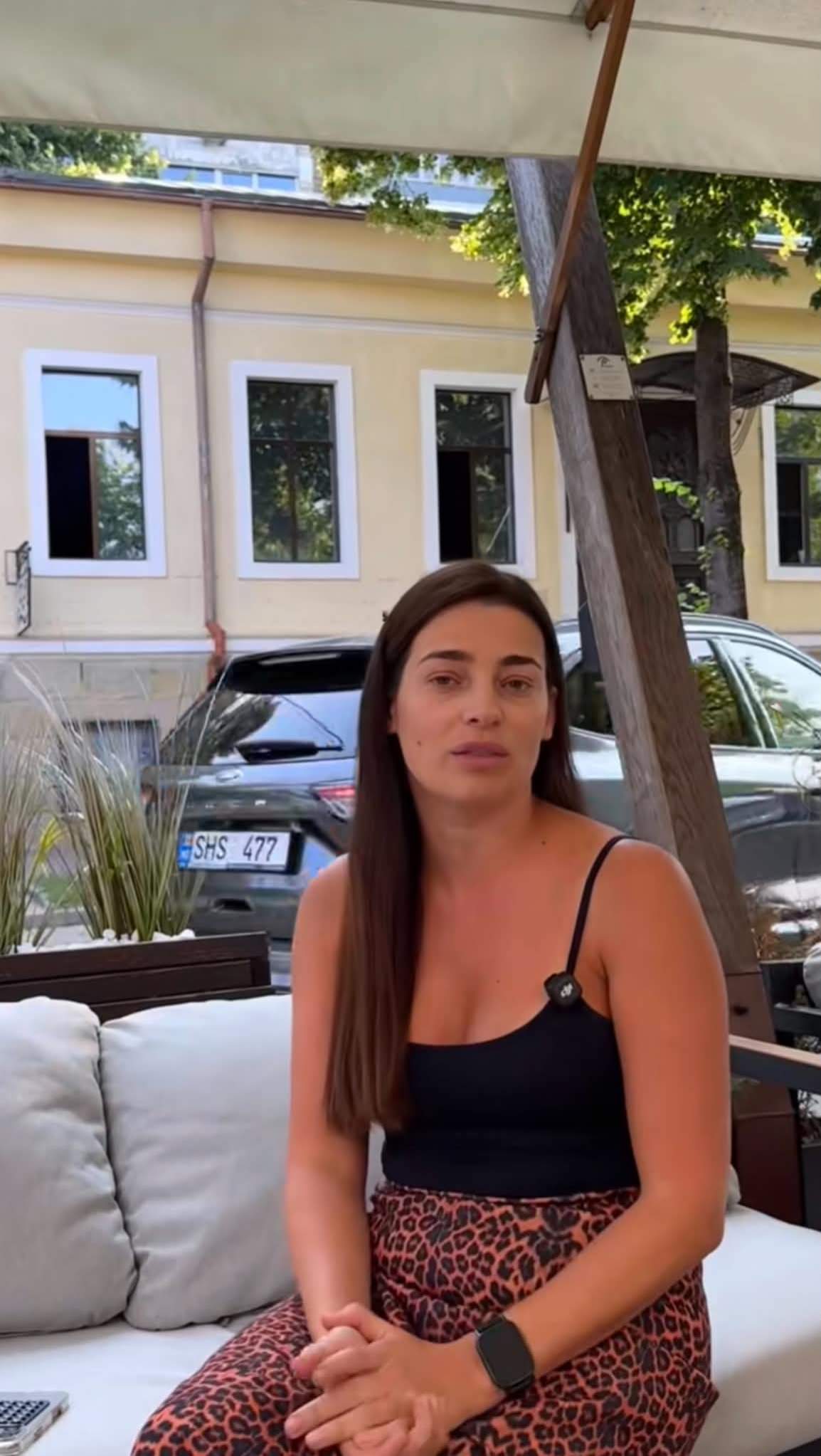 Imagini devenite virale! O antreprenoare a jignit o fetiță de 13 ani, pe stradă! Cum se apără acum