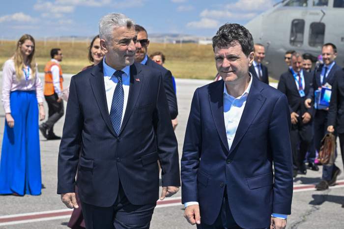 Cum s-a îmbrăcat Mirabela Grădinaru la întâlnirea cu Donald Trump. Primele imagini cu Nicușor Dan și partenera lui
