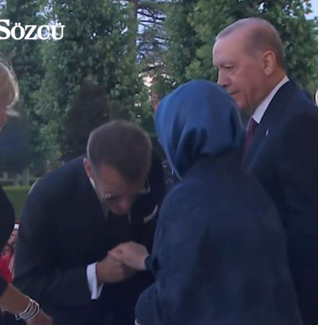 Momentul viral de la summitul NATO! Soția lui Erdogan l-a pus într-o lumină nefavorabilă pe Emmanuel Macron / VIDEO