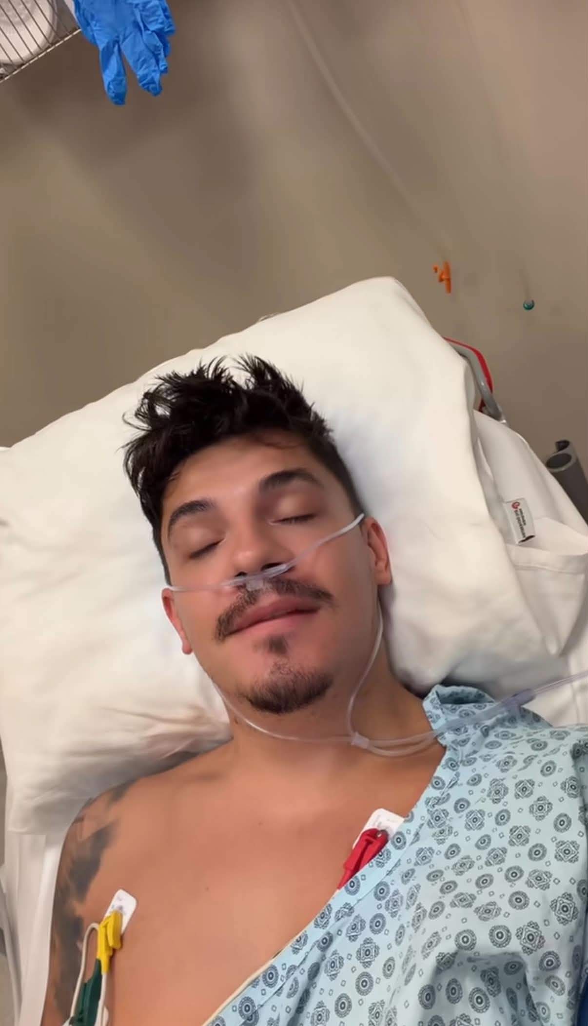 Bogdan de la Ploiești, prima reacție de pe patul de spital. Cântărețul e conectat la oxigen