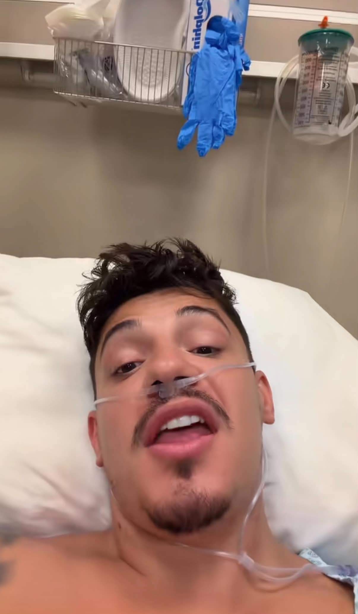 Bogdan de la Ploiești, prima reacție de pe patul de spital. Cântărețul e conectat la oxigen
