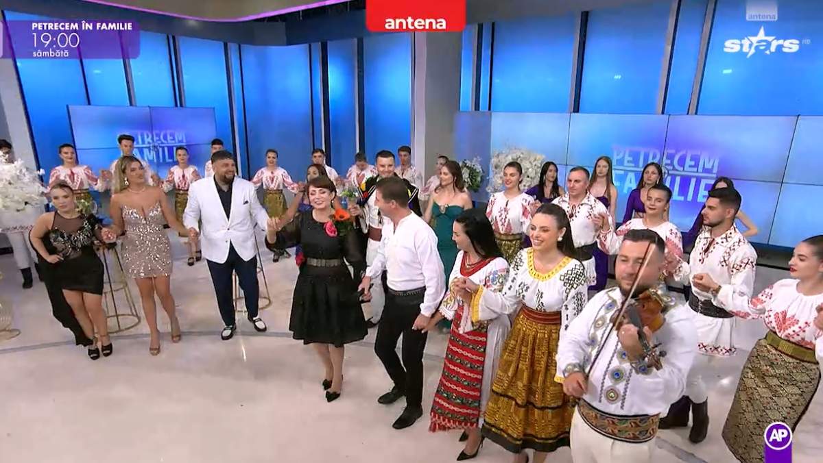 Petrecem în familie