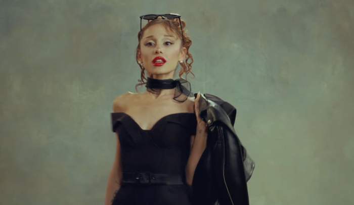 Ariana Grande îmbrăcată elegant