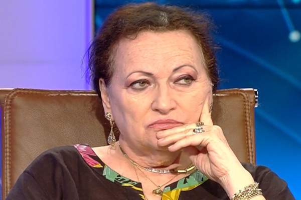Monica Pop, într-un platou