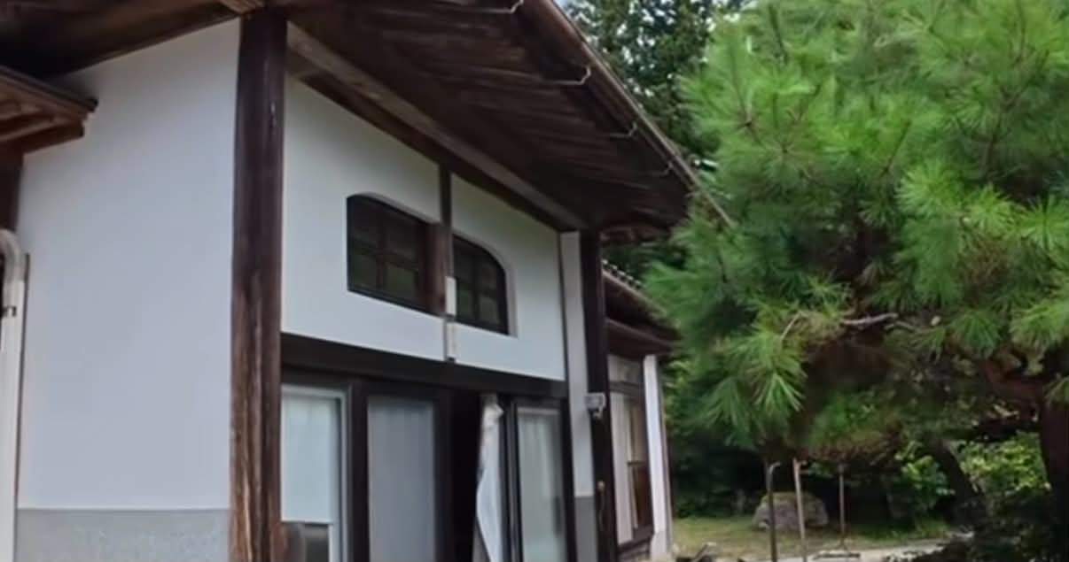 Un român a cumpărat o casă în Japonia cu 10.000 de euro! Cum arată locuința! Vor să o facă pensiune