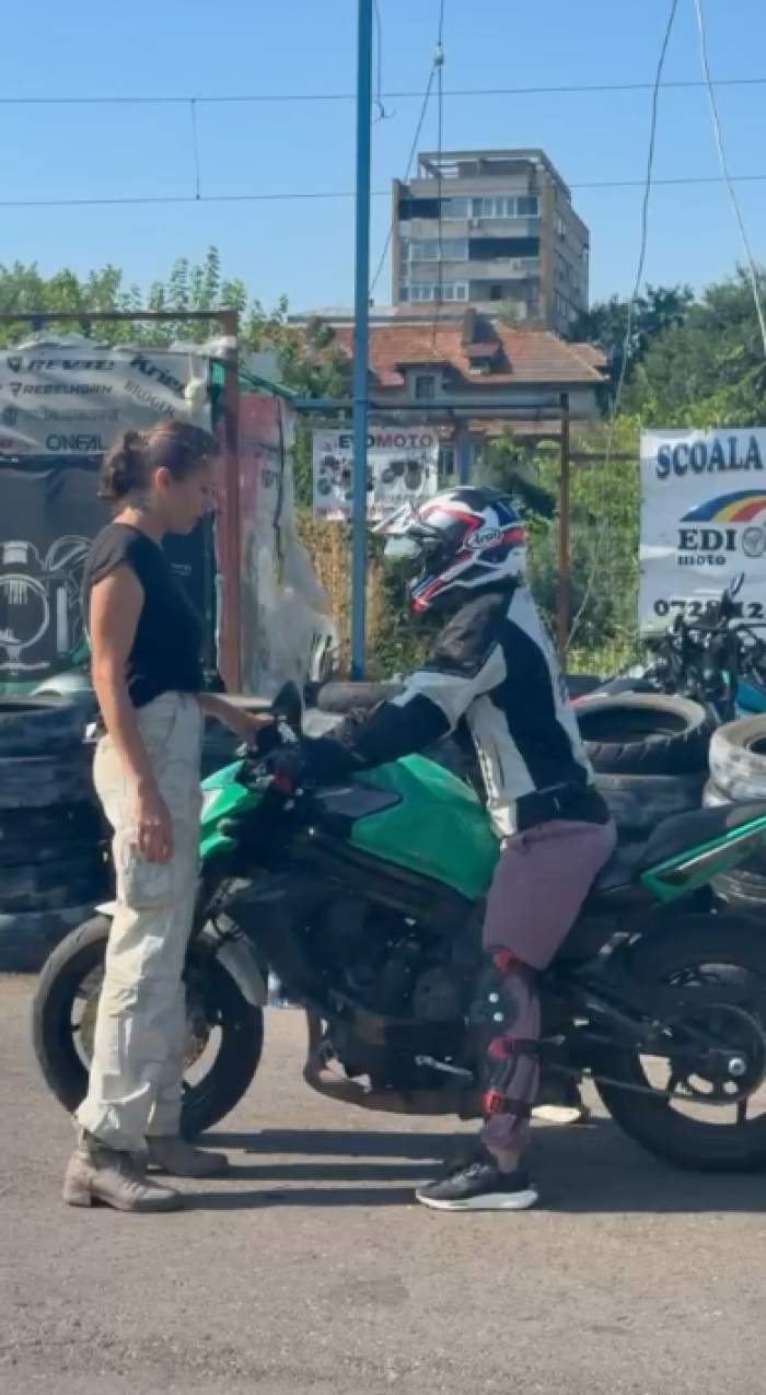 larisa uta sta pe motocicleta