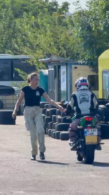 larisa uta pe motocicleta