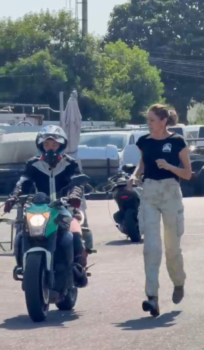 larisa uta pe motocicleta
