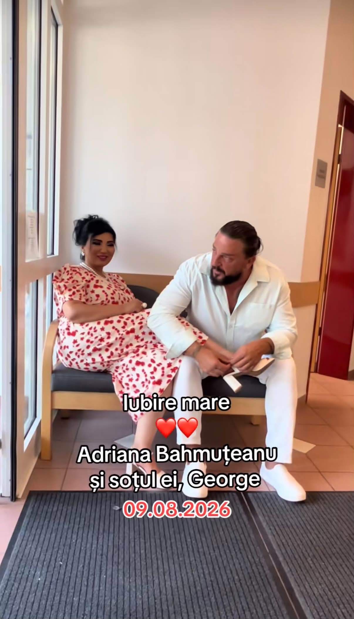 George Restivan i-a sărutat picioarele Adrianei Bahmuțeanu. Soțul jurnalistei i-a adresat cuvinte dulci | VIDEO