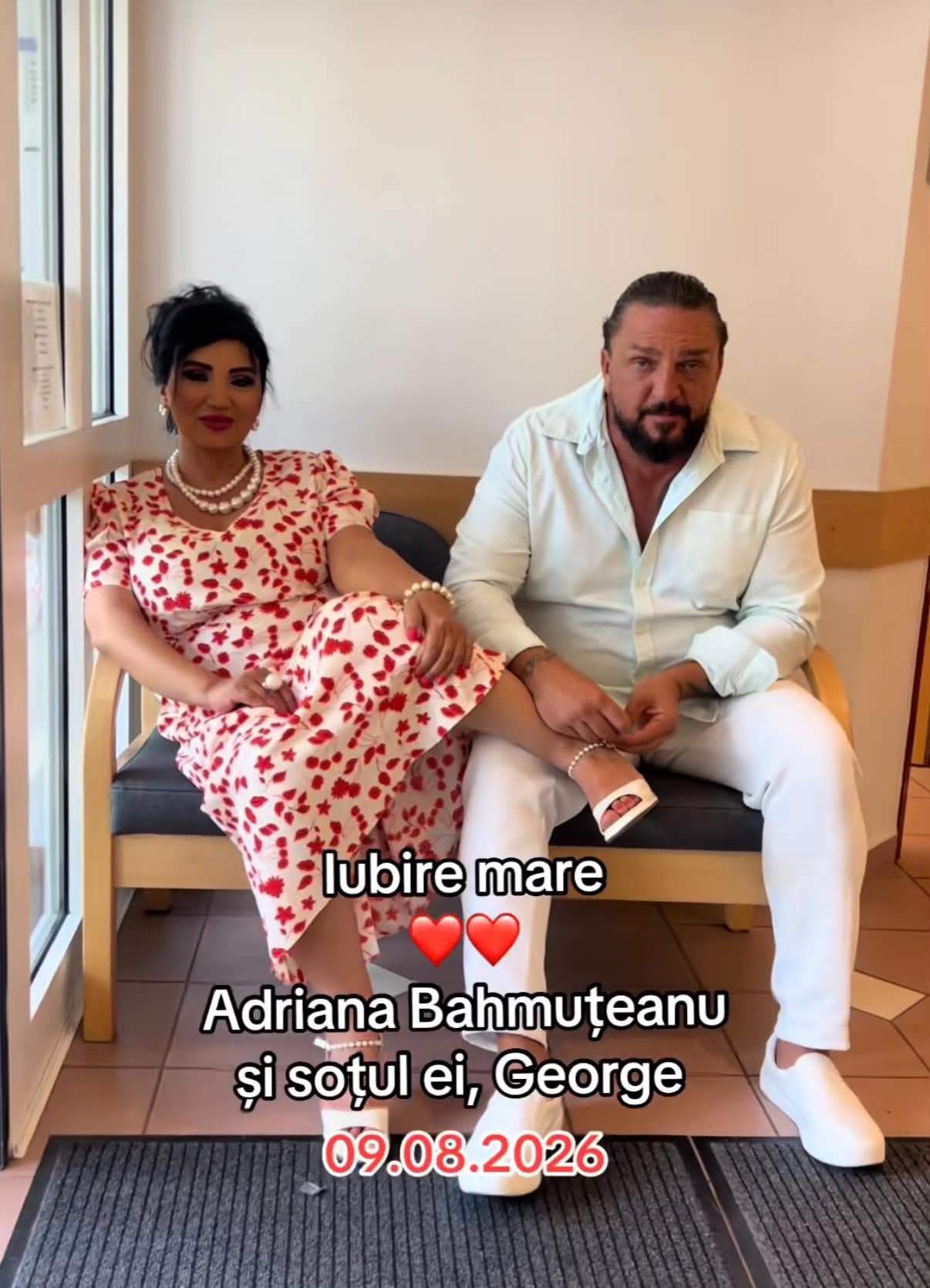 George Restivan i-a sărutat picioarele Adrianei Bahmuțeanu. Soțul jurnalistei i-a adresat cuvinte dulci | VIDEO