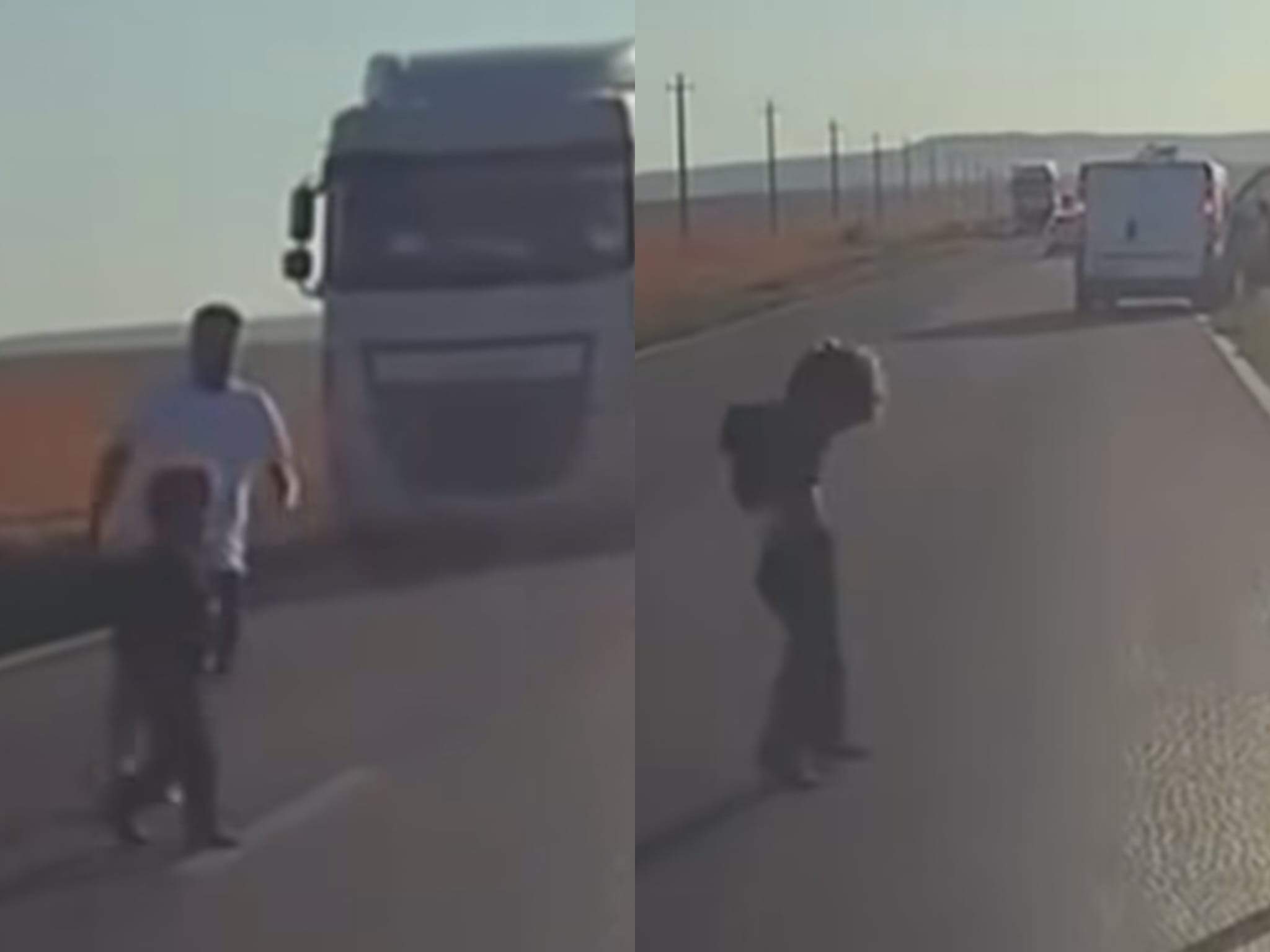 copil care cade din mașină în Tulcea