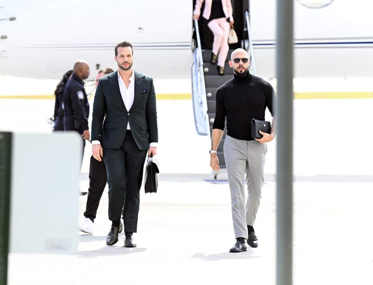 Andrew și Tristan Tate în aeroport