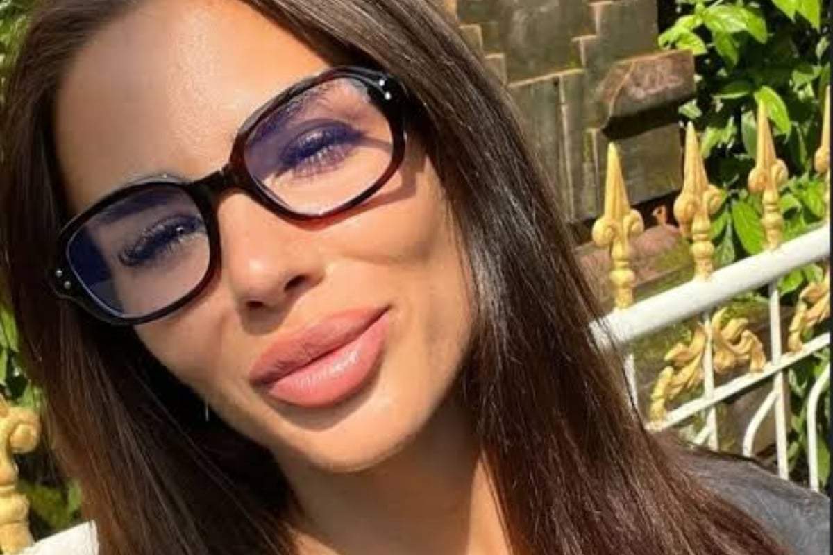 cristina petre insula