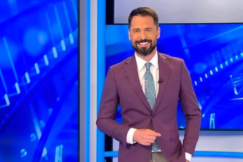 Alexandru Constantin pleacă de la România TV, după 5 ani. Mesajul prezentatorului: „Am mare nevoie de o pauză reală”