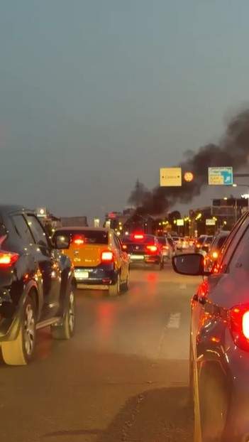 Explozie în pasajul Băneasa! O mașină a luat foc și apoi a avut loc și o explozie. Imagini în timp real