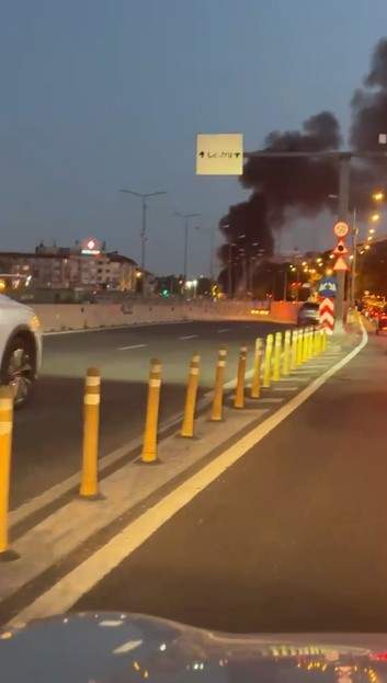 Explozie în pasajul Băneasa! O mașină a luat foc și apoi a avut loc și o explozie. Imagini în timp real
