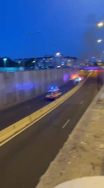 Explozie în pasajul Băneasa! O mașină a luat foc și apoi a avut loc și o explozie. Imagini în timp real