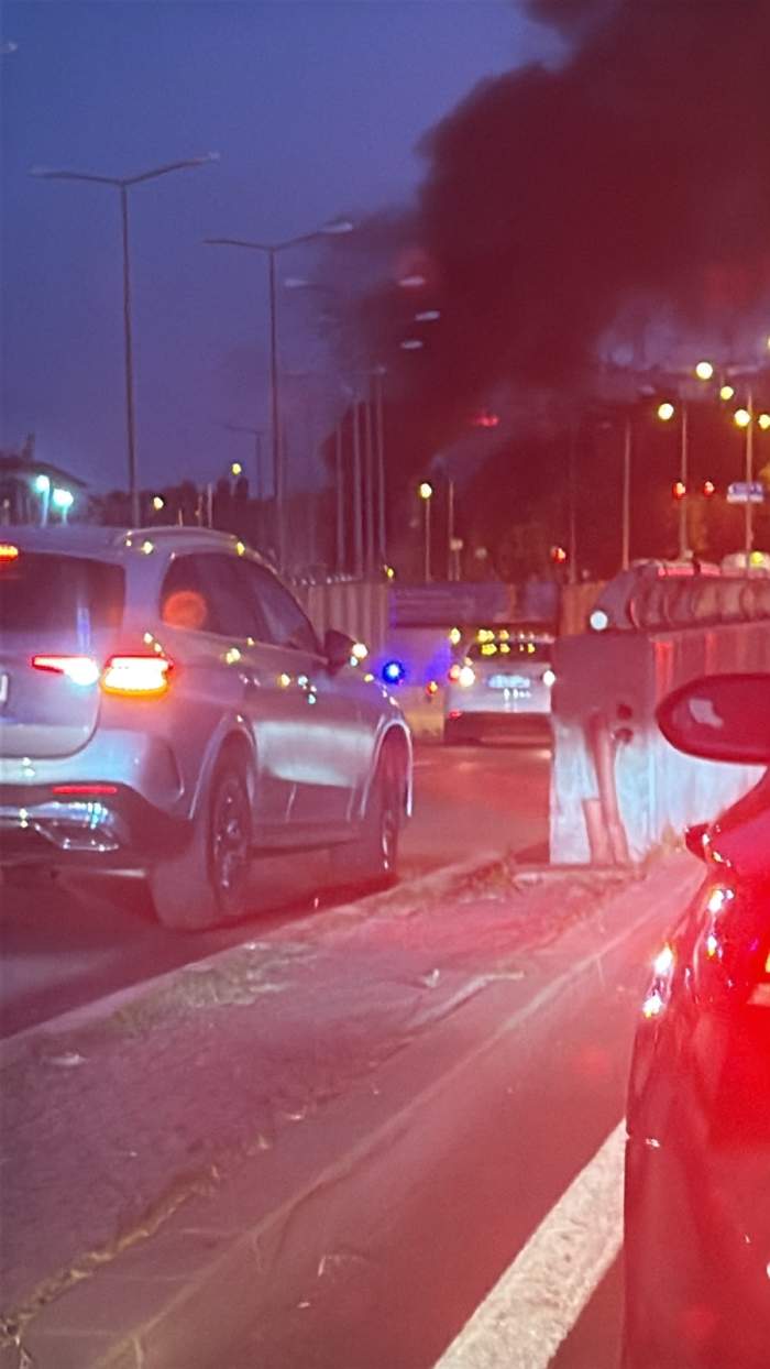 Explozie în pasajul Băneasa! O mașină a luat foc și apoi a avut loc și o explozie. Imagini în timp real