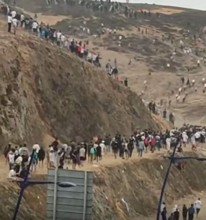 Imagini greu de privit! Un nou val de migranți a forțat Ceuta | VIDEO
