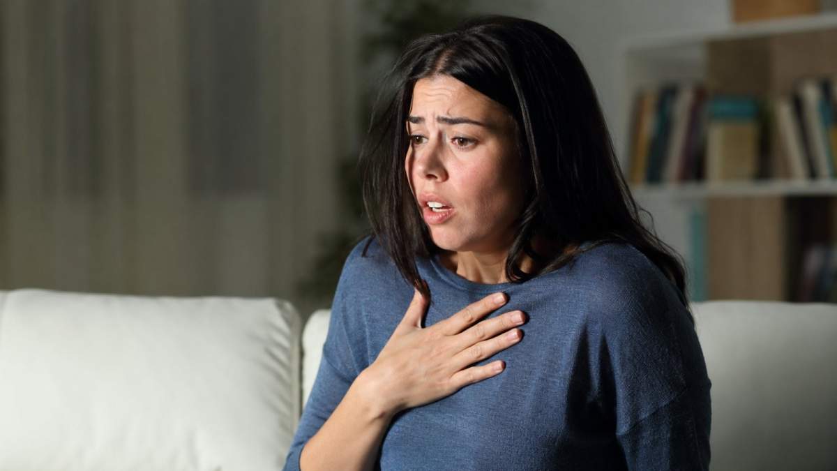(P) Palpitații, amețeală și senzația că nu mai ai aer. Semnele anxietății pe care mulți le confundă cu o boală gravă