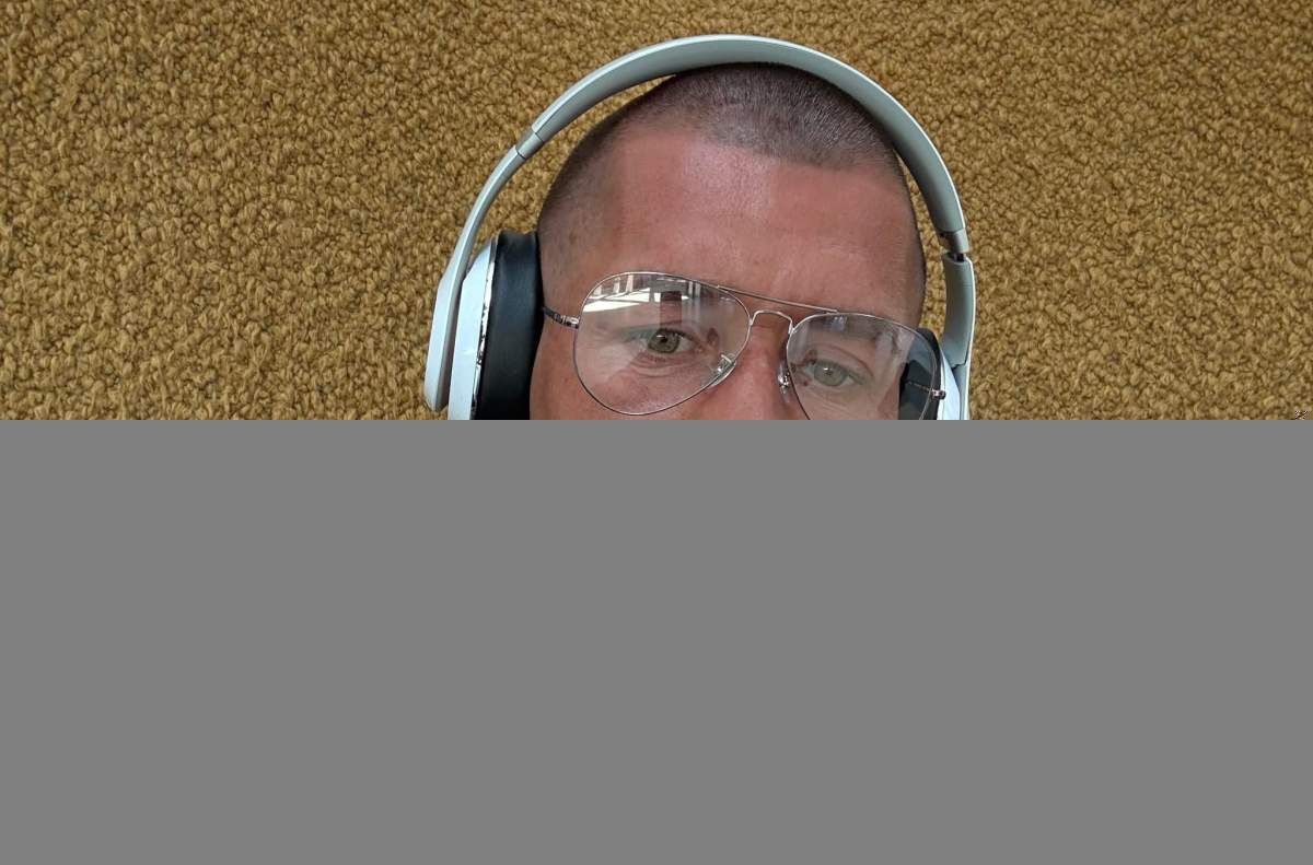 Andrei Rotaru, cu căștile pe cap