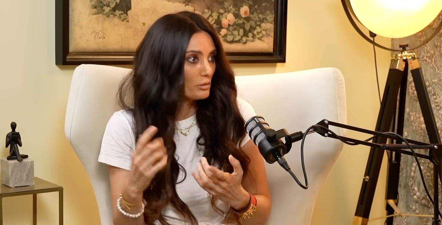 Claudia Pavel la un podcast