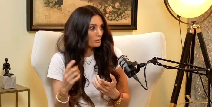 Claudia Pavel la un podcast