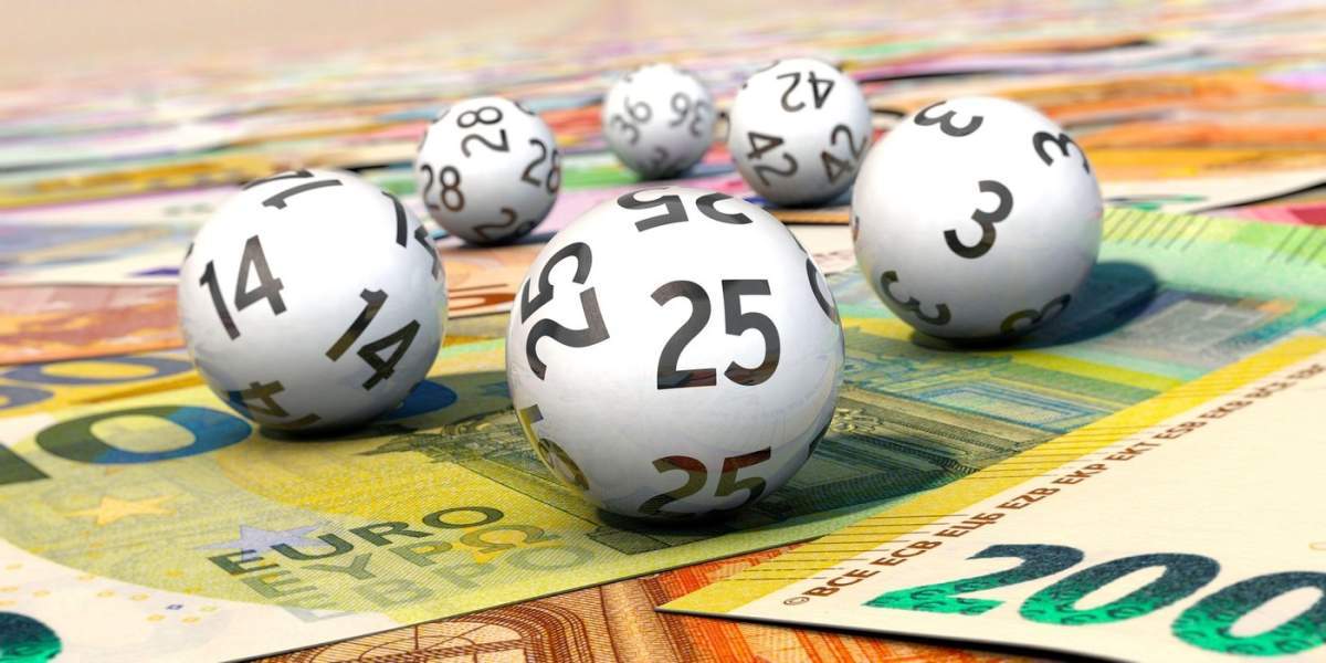 Femeia care a câștigat 52.8 milioane de lei la Loto 6/49 a făcut primele declarații! Azi și-a ridicat premiul