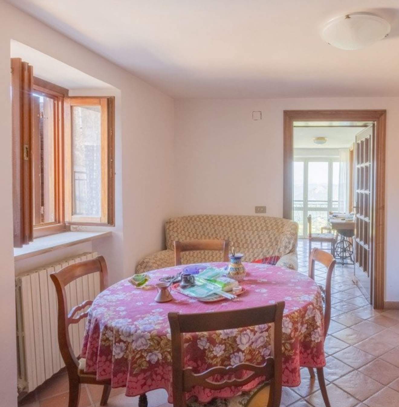 Acest apartament, la 80 de minute de Roma, se vinde cu 39.000 de euro! Priveliștea este fabuloasă! Imagini cu proprietatea | FOTO