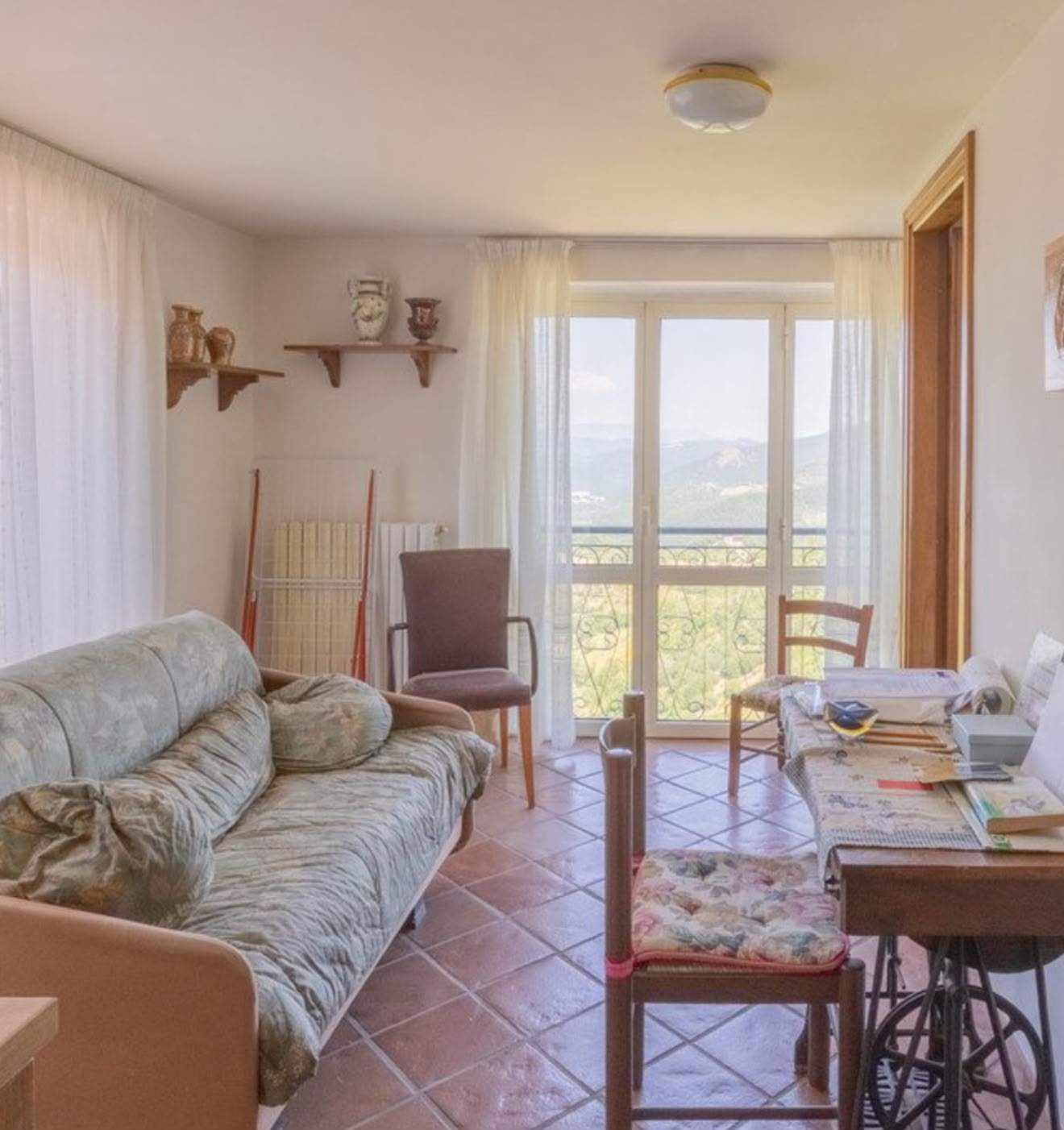 Acest apartament, la 80 de minute de Roma, se vinde cu 39.000 de euro! Priveliștea este fabuloasă! Imagini cu proprietatea | FOTO