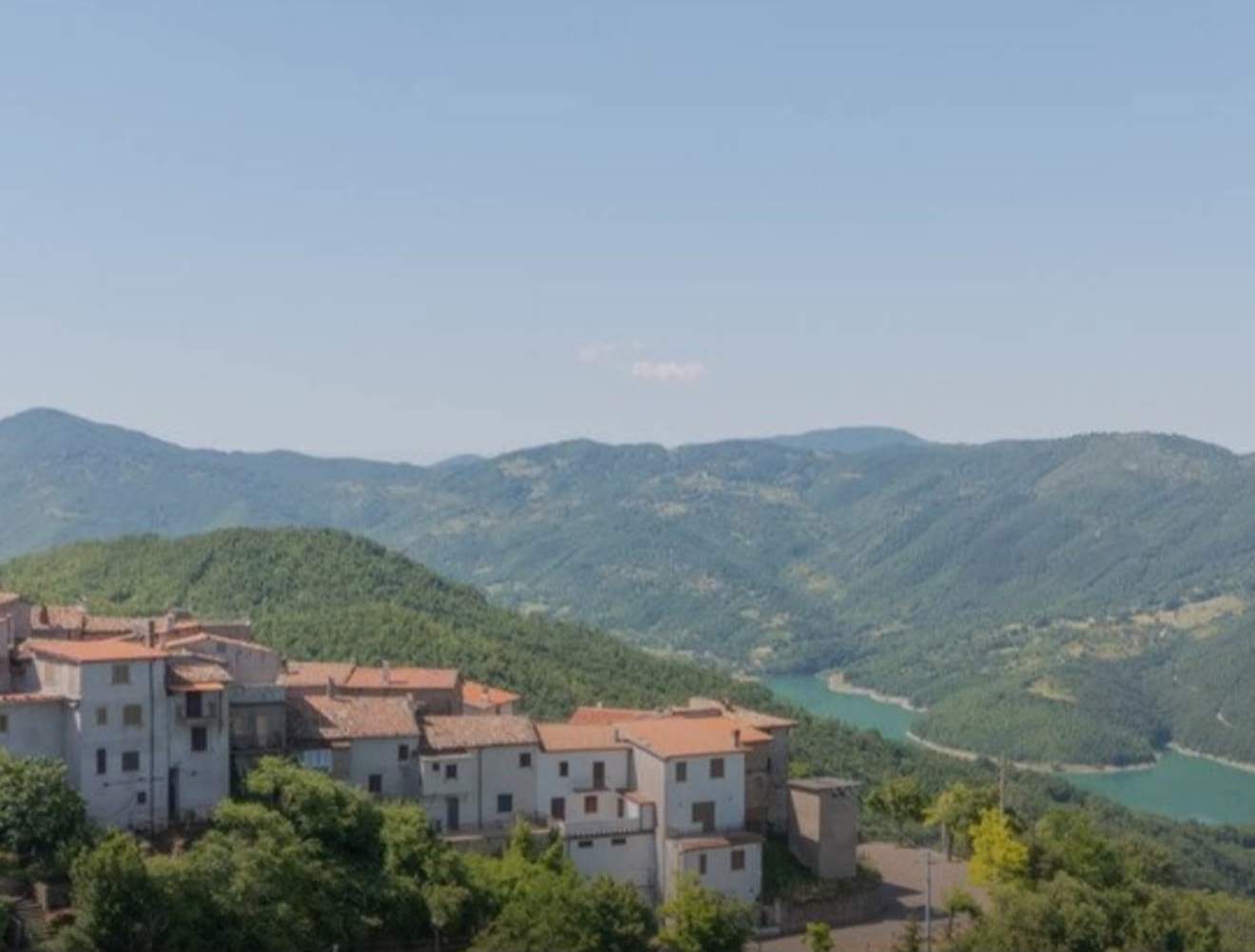 Acest apartament, la 80 de minute de Roma, se vinde cu 39.000 de euro! Priveliștea este fabuloasă! Imagini cu proprietatea | FOTO