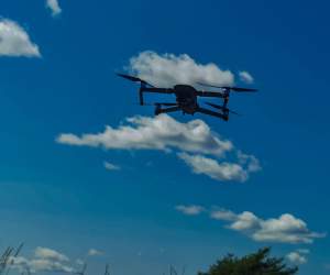 Dronă prăbușită în Tulcea azi-noapte, după ce a pătruns în spațiul aerian al României. Primele informații de la MApN