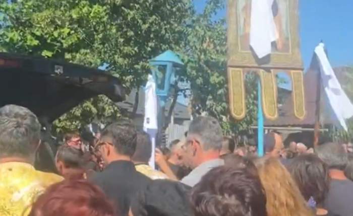 Imagini dureroase de la înmormântarea fraților înecați în stațiunea Olimp. Vlad și Ionuț sunt conduși pe ultimul drum