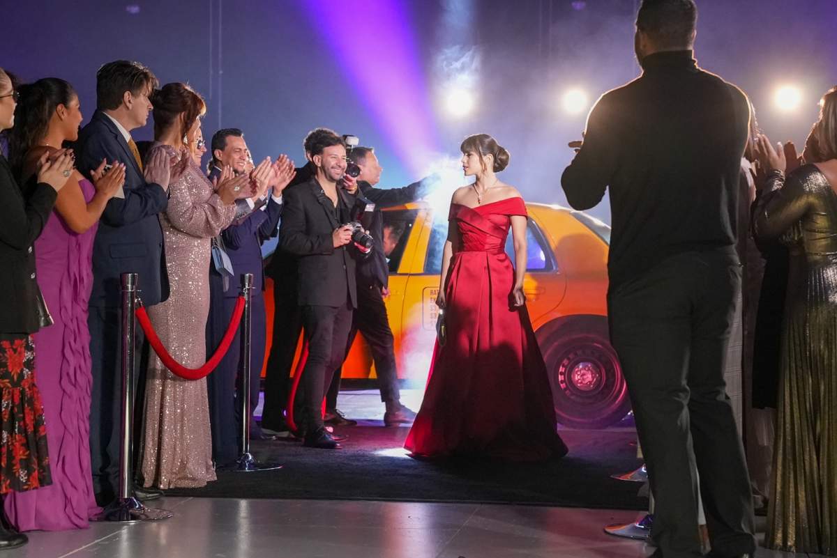Azi, de la ora 18:00, la Happy Channel începe Velvet: Imperiul modei, versiunea modernă și captivantă, care aduce în New York-ul contemporan povestea unui serial clasic spaniol