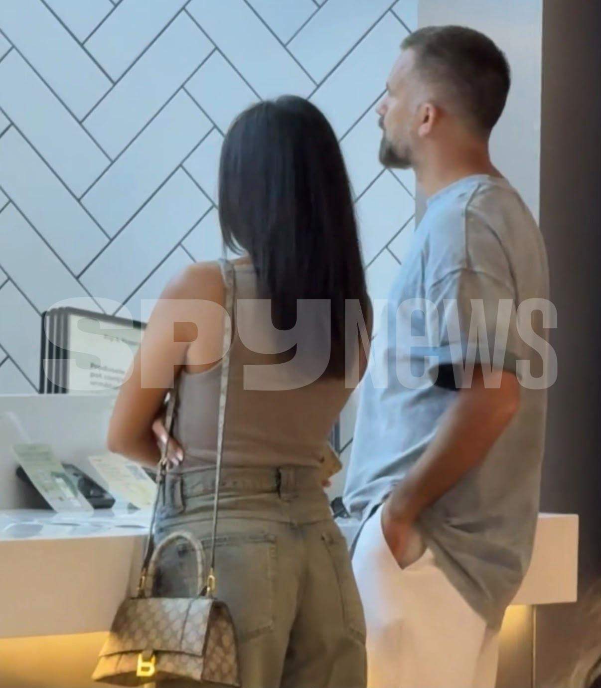 Florin Ristei și noua lui iubită, surprinși împreună la mall! Gestul tandru făcut de cântăreț în văzul tuturor. Imagini exclusive | VIDEO