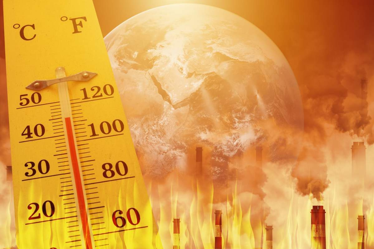 Temperaturi ridicate în oraș; termometru pe un cer galben cu soare puternic de vară indicând vreme caldă; concept de încălzire globală; element furnizat de NASA.