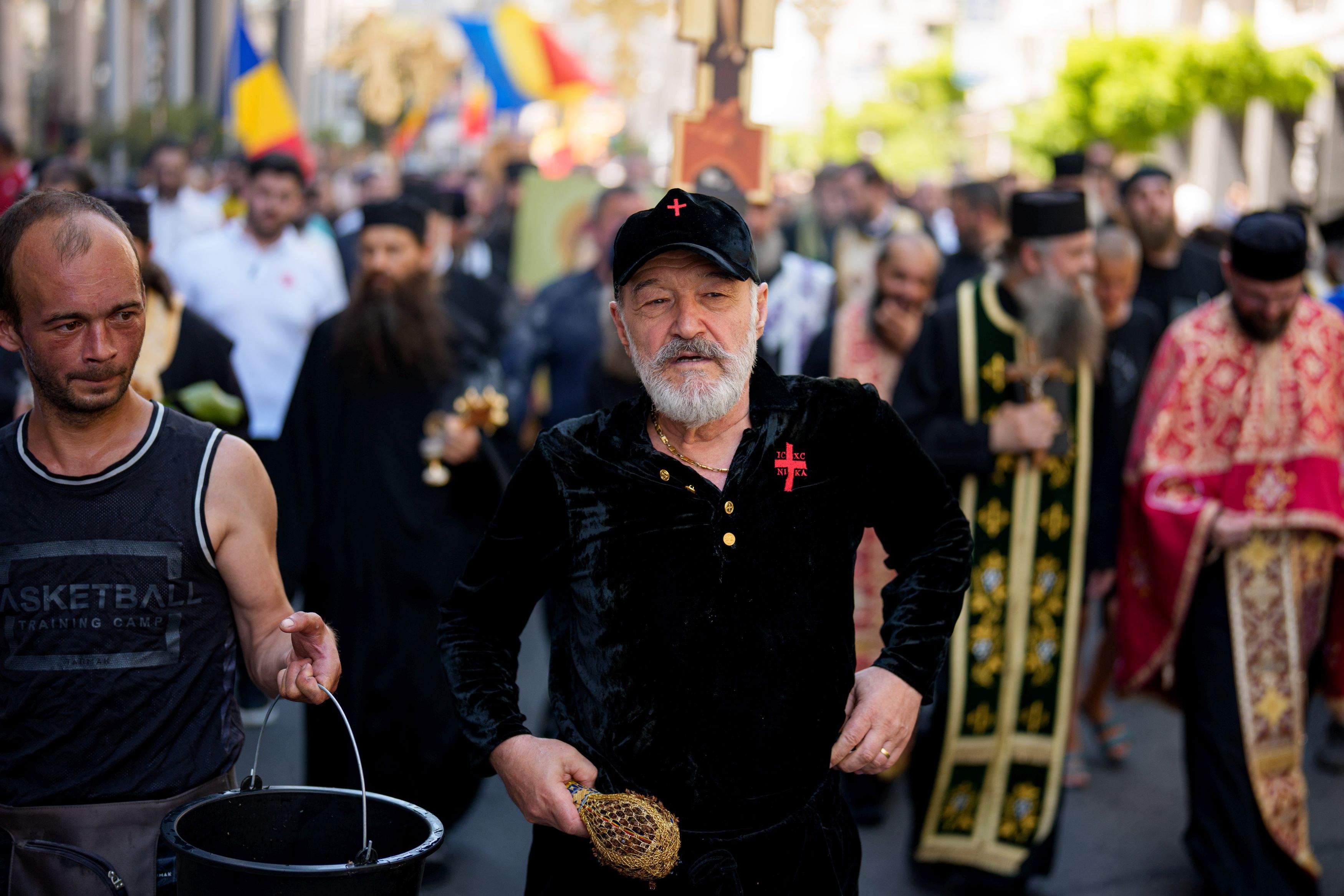 De ce le-a dat Gigi Becali 3 milioane de dolari cash călugărilor români de pe Muntele Athos! S-a aflat motivul gestului