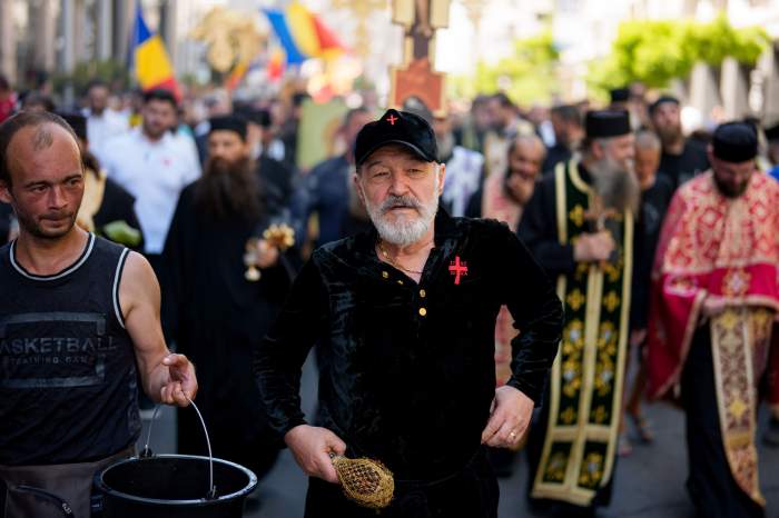 De ce le-a dat Gigi Becali 3 milioane de dolari cash călugărilor români de pe Muntele Athos! S-a aflat motivul gestului
