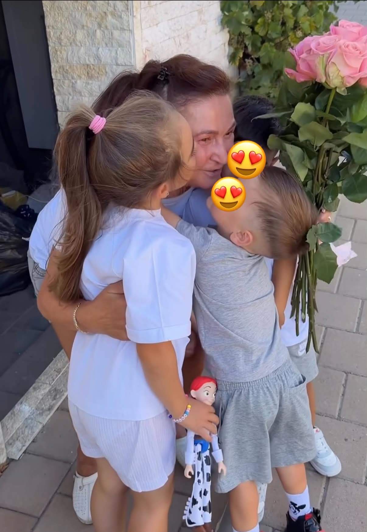 mama vladutei lupau si nepotii