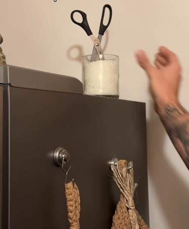 Ritualul pe care să-l faci de Luna Plină pentru a lăsa energia veche în urmă. Ai nevoie de sare și o foarfecă