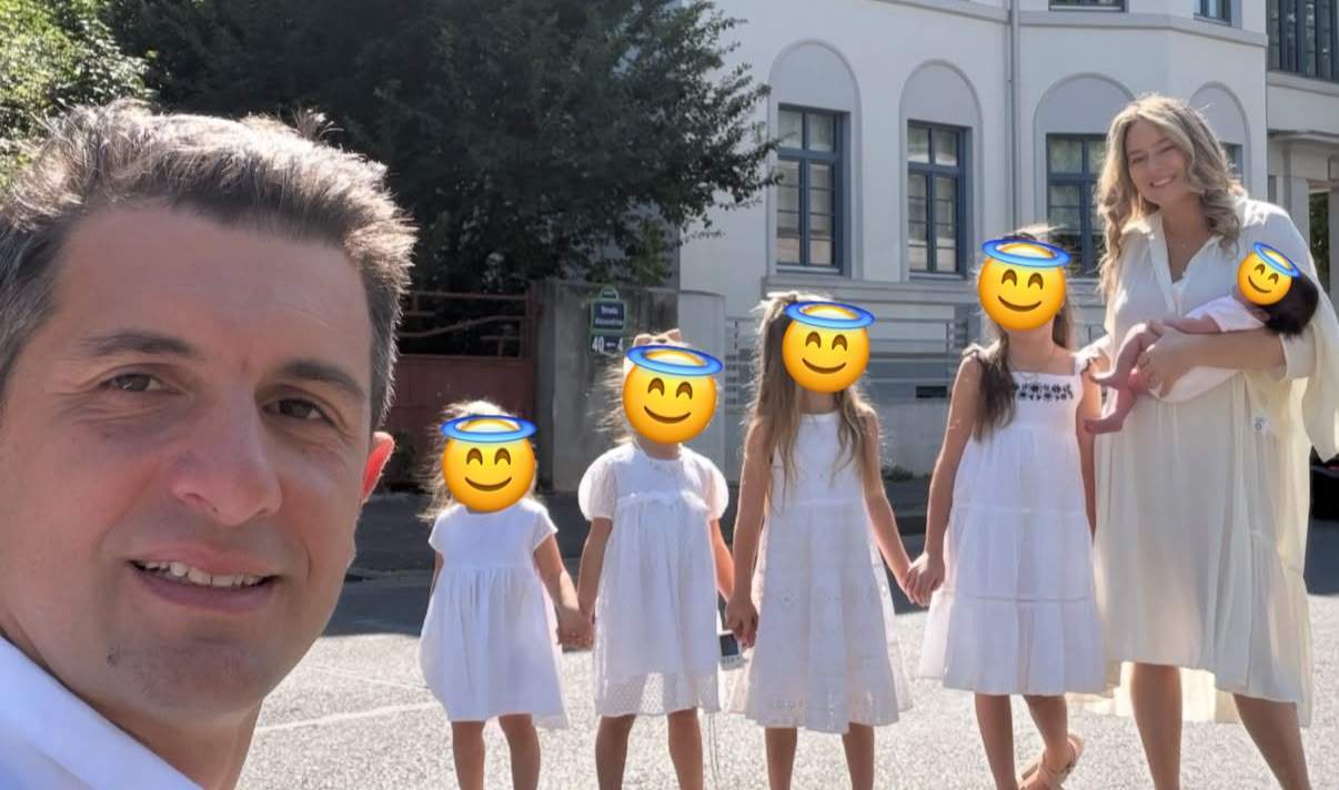 laura cosoi cu sotul ei si cele cinci fetite