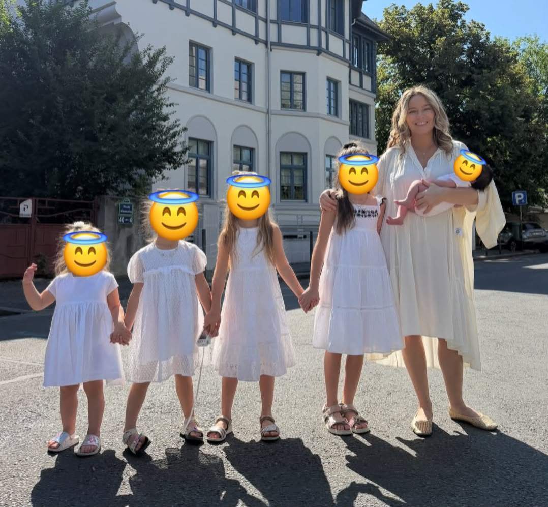laura cosoi cu cele cinci fetite