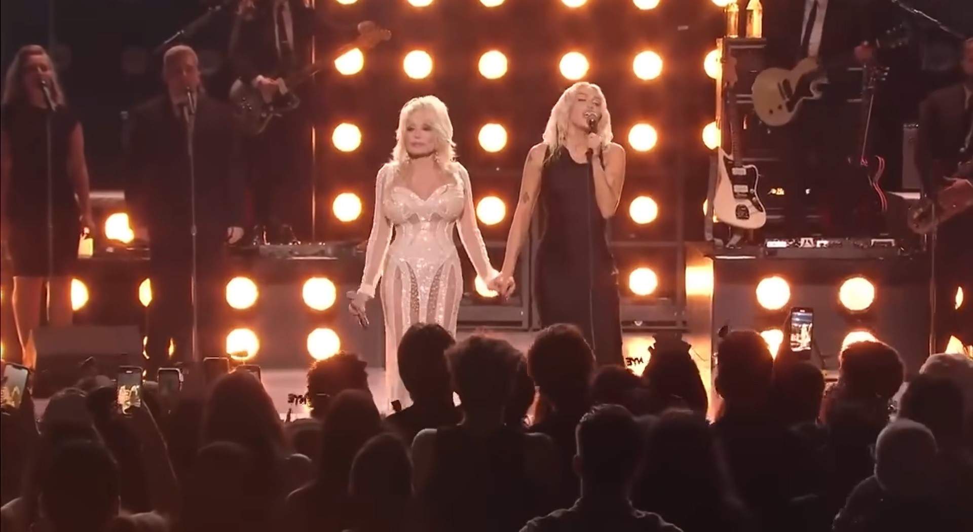 Ultima apariție a lui Dolly Parton alături de fina ei, Miley Cyrus. Concertul care va rămâne în amintirea fanilor