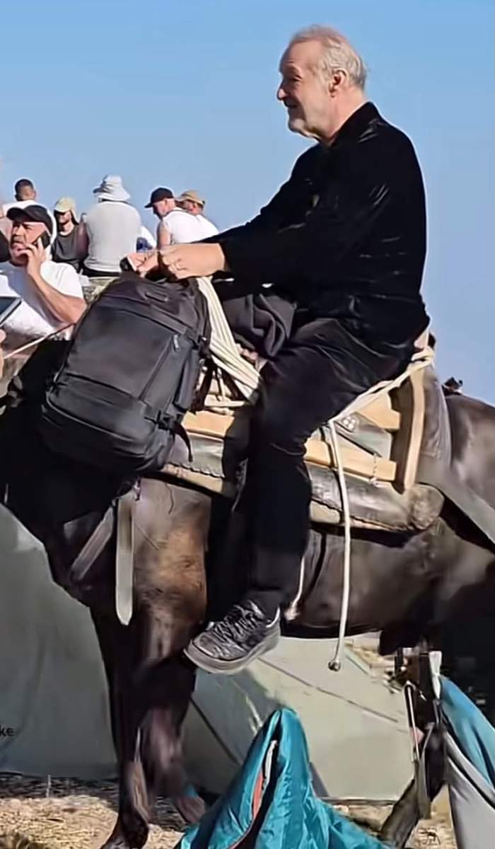 Gigi Becali s-a urcat pe măgar la Panagia. Imagini rare cu patronul FCSB