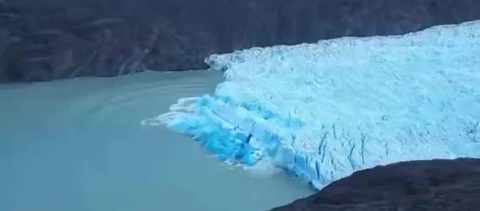 Noi imagini cu inundațiile și alunecările de teren, care au provocat peste 165 de decese în Nepal. Oamenii au fugit din calea dezastrului | VIDEO
