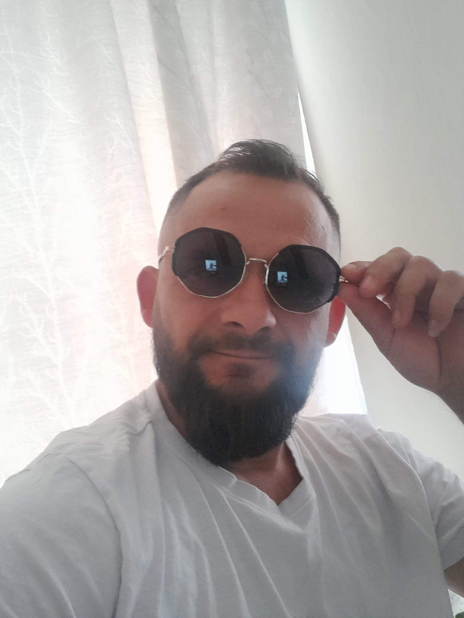 Ramona Manole e distrusă de durere după moartea fostului ei soț! Primele declarații după ce l-a înmormântat pe tatăl celor trei fete ale ei. Cauza decesului!