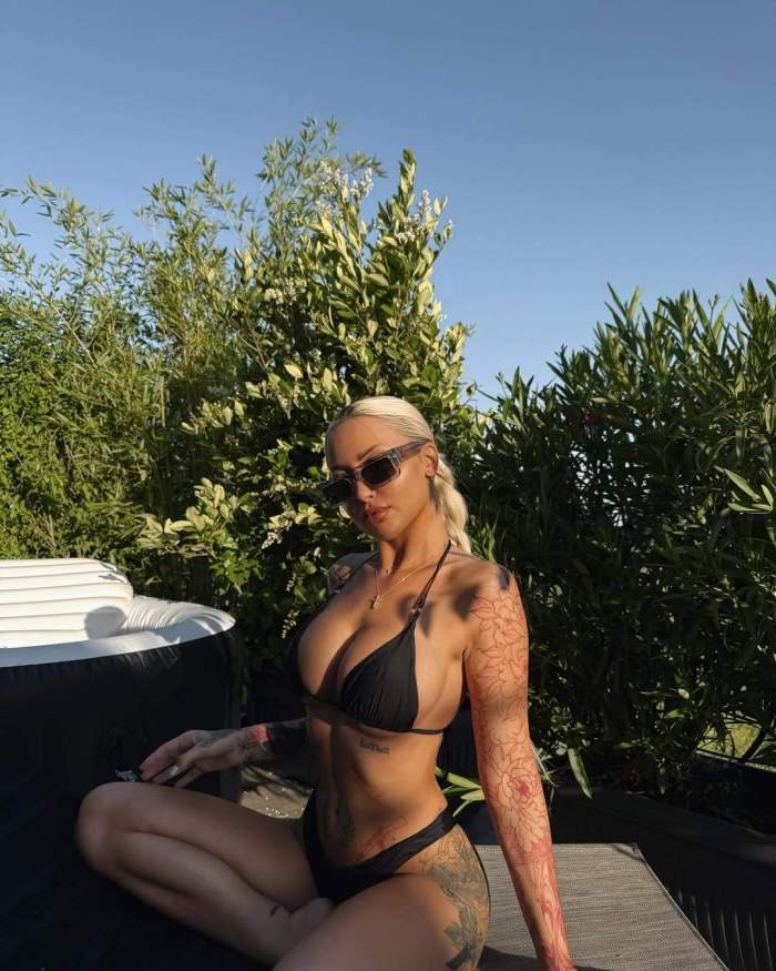 Delia Salchievici poarta costum de baie