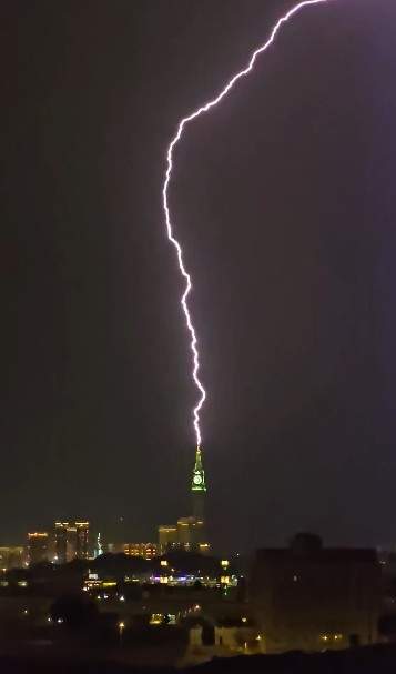 turnul cu ceas din mecca